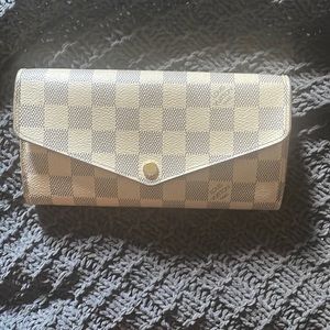 - Authentic used Louis Vuitton wallet
